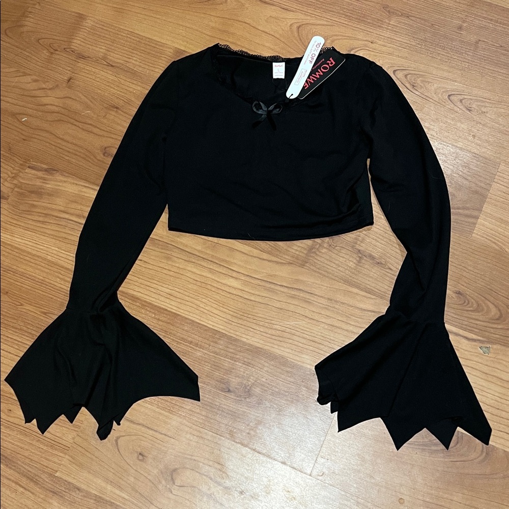 Classic size large Black Gothic Flared Sleeve Crop Top nwt